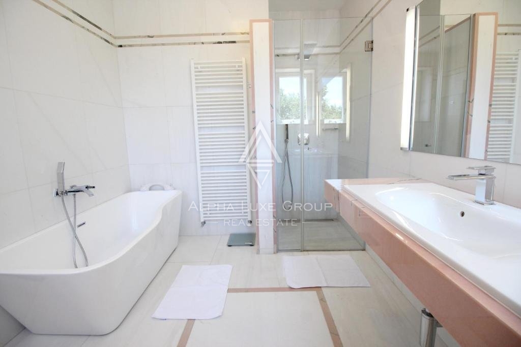 Čudovita vila s prostornim vrtom in bazenom, Istra, Poreč