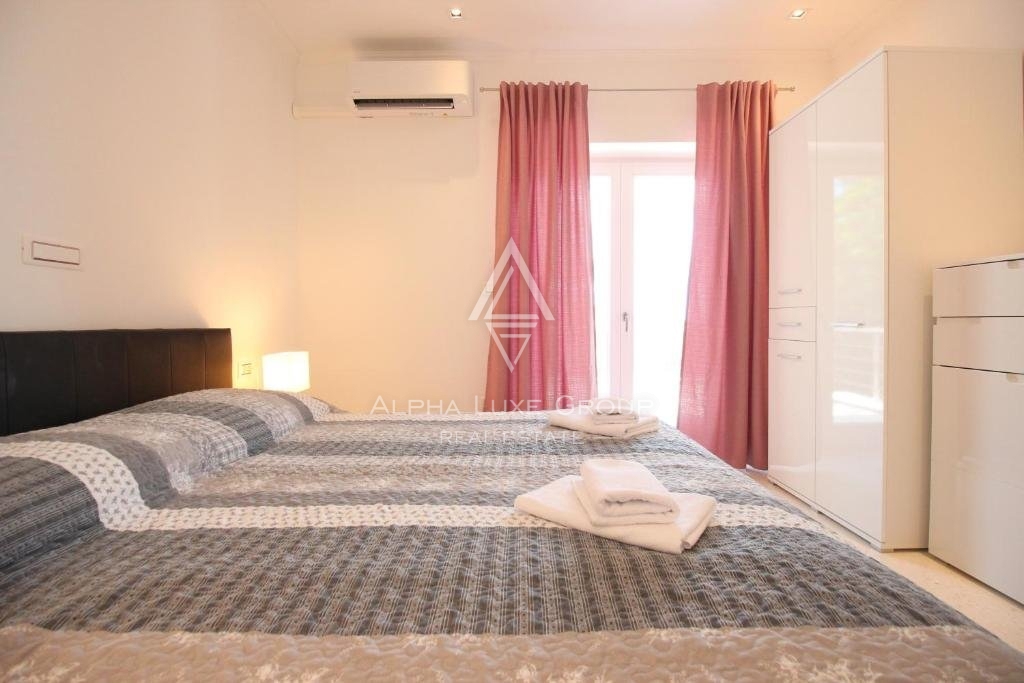 Čudovita vila s prostornim vrtom in bazenom, Istra, Poreč