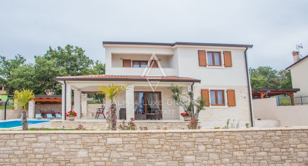 Vila z bazenom, mirna lokacija, v bližini Poreča.