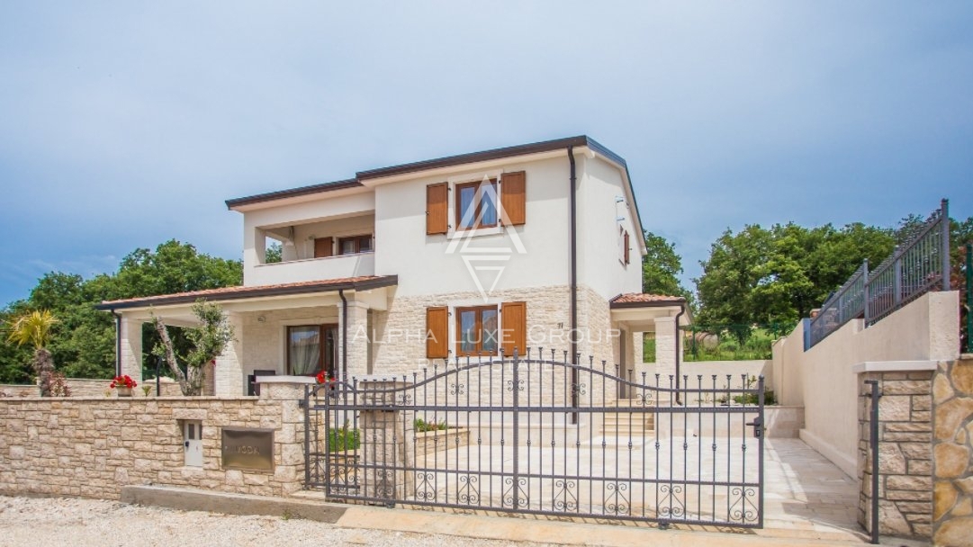 Vila z bazenom, mirna lokacija, v bližini Poreča.