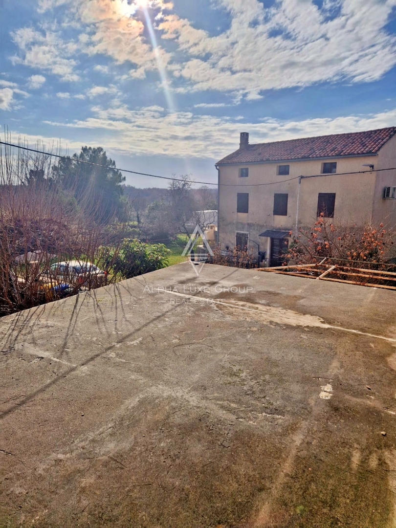 Istra, Umag, Hiša s potencialom blizu centra mesta