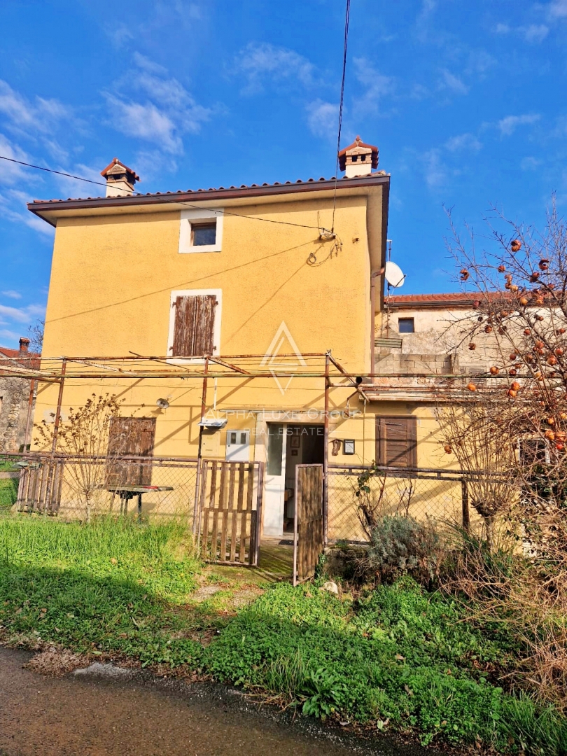 Istra, Umag, Hiša s potencialom blizu centra mesta