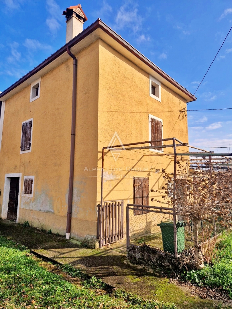 Istra, Umag, Hiša s potencialom blizu centra mesta