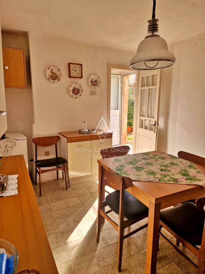 Istra, Umag, Hiša s potencialom blizu centra mesta