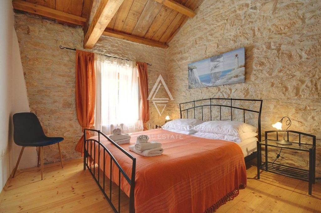 Gračišće, Istra – Čudovita kamnita hiša z bazenom