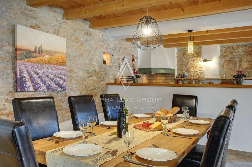 Gračišće, Istra – Čudovita kamnita hiša z bazenom
