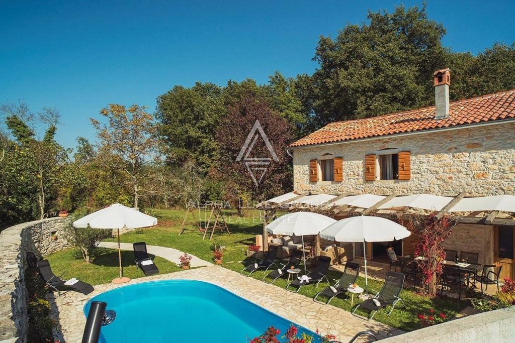 Gračišće, Istra – Čudovita kamnita hiša z bazenom