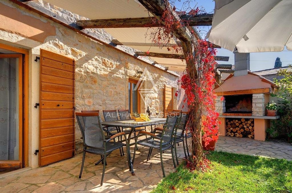 Gračišće, Istra – Čudovita kamnita hiša z bazenom