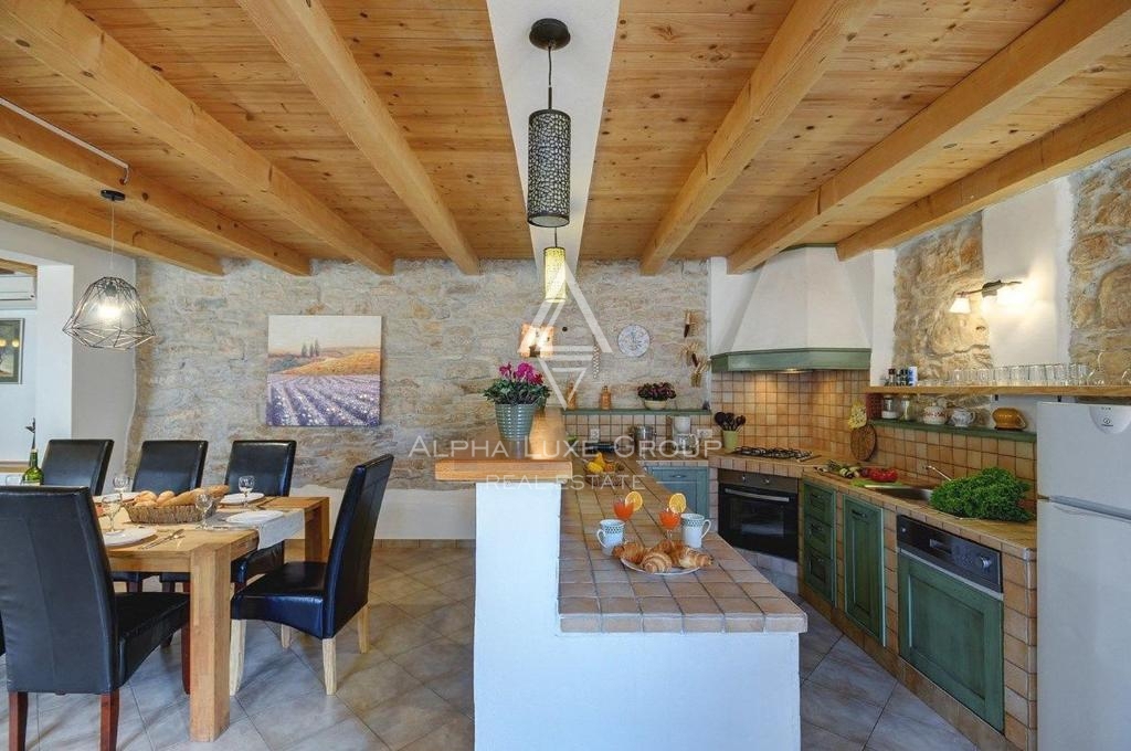 Gračišće, Istra – Čudovita kamnita hiša z bazenom