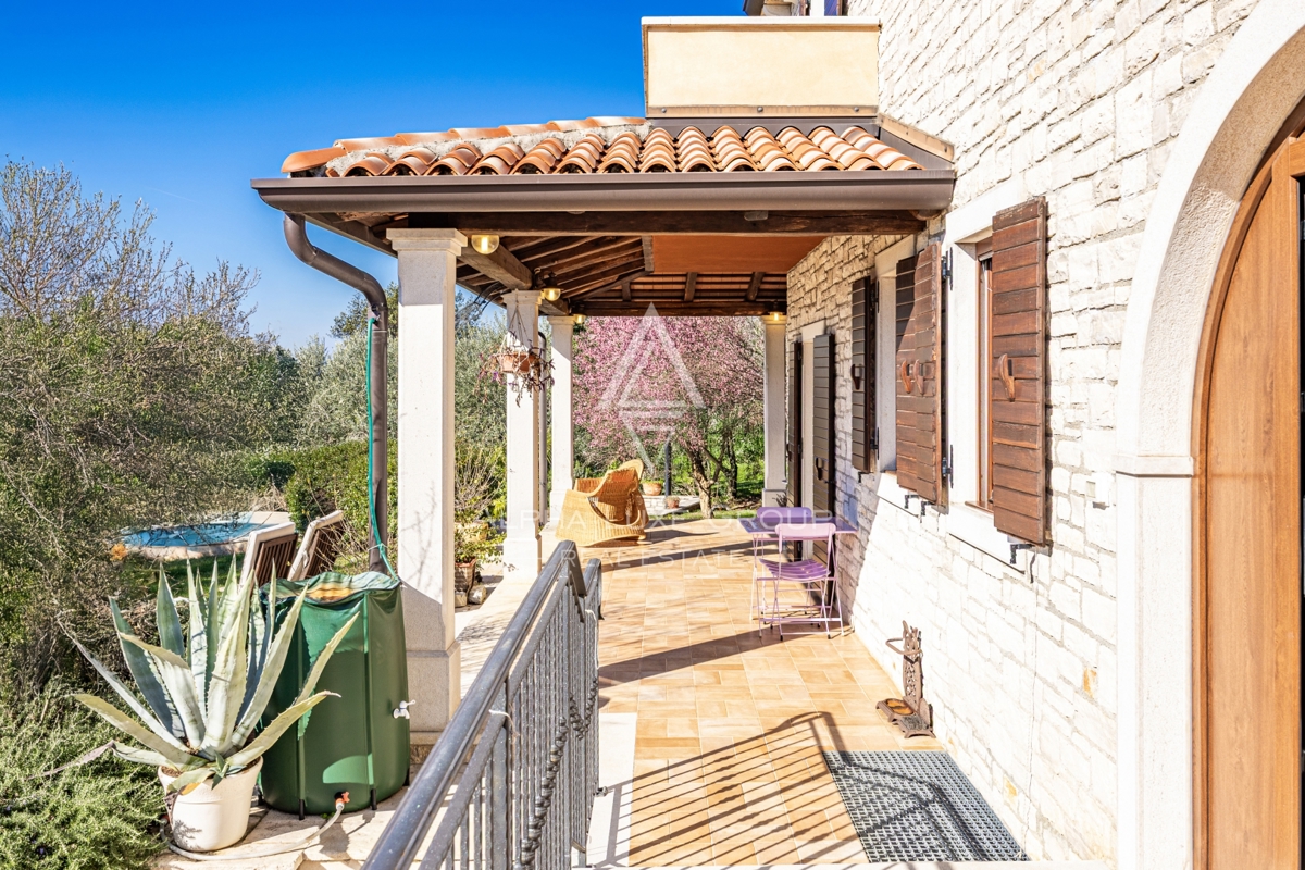 Brtonigla, Istra – Čudovita kamnita vila s pogledom na morje