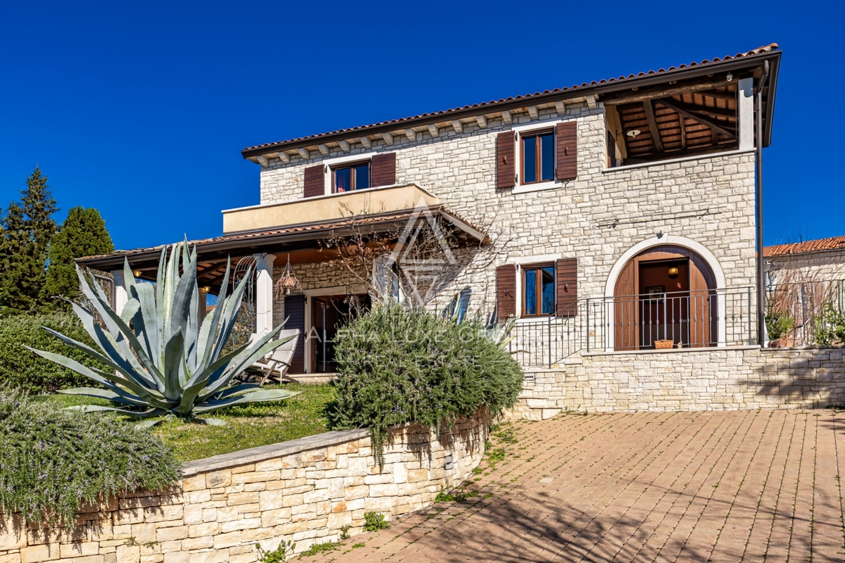 Brtonigla, Istra – Čudovita kamnita vila s pogledom na morje
