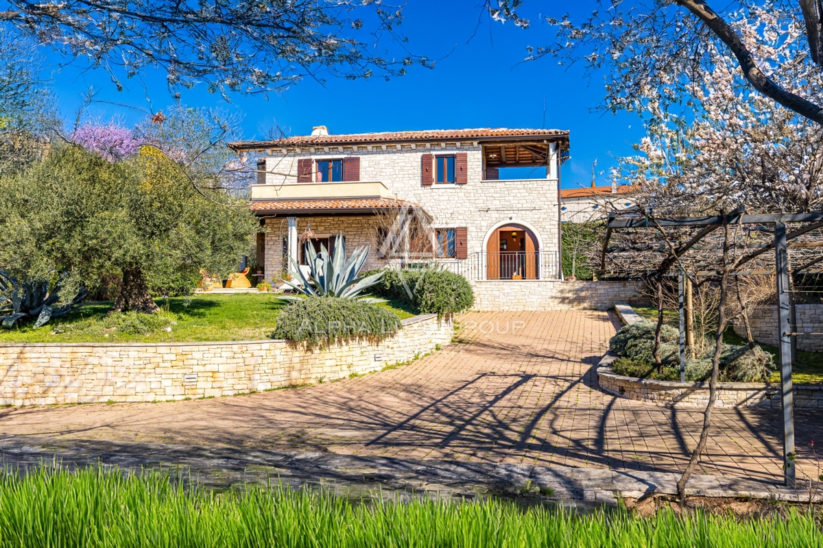 Brtonigla, Istra – Čudovita kamnita vila s pogledom na morje