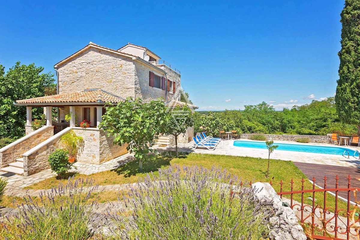 Višnjan, Istra – Prenovljena kamnita hiša