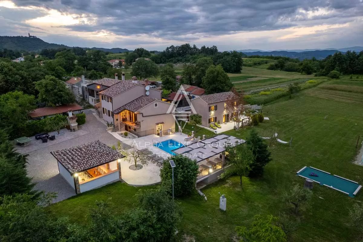 Istra, Pićan: Posest s 3 vilami na veliki parceli