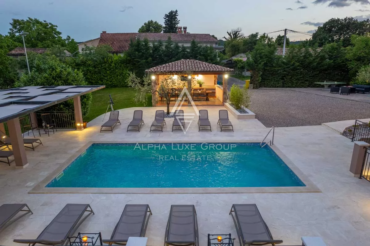 Istra, Pićan: Posest s 3 vilami na veliki parceli