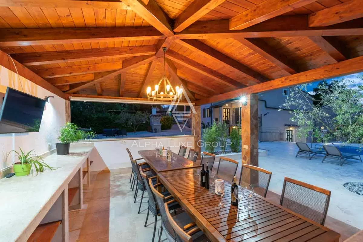 Istra, Pićan: Posest s 3 vilami na veliki parceli