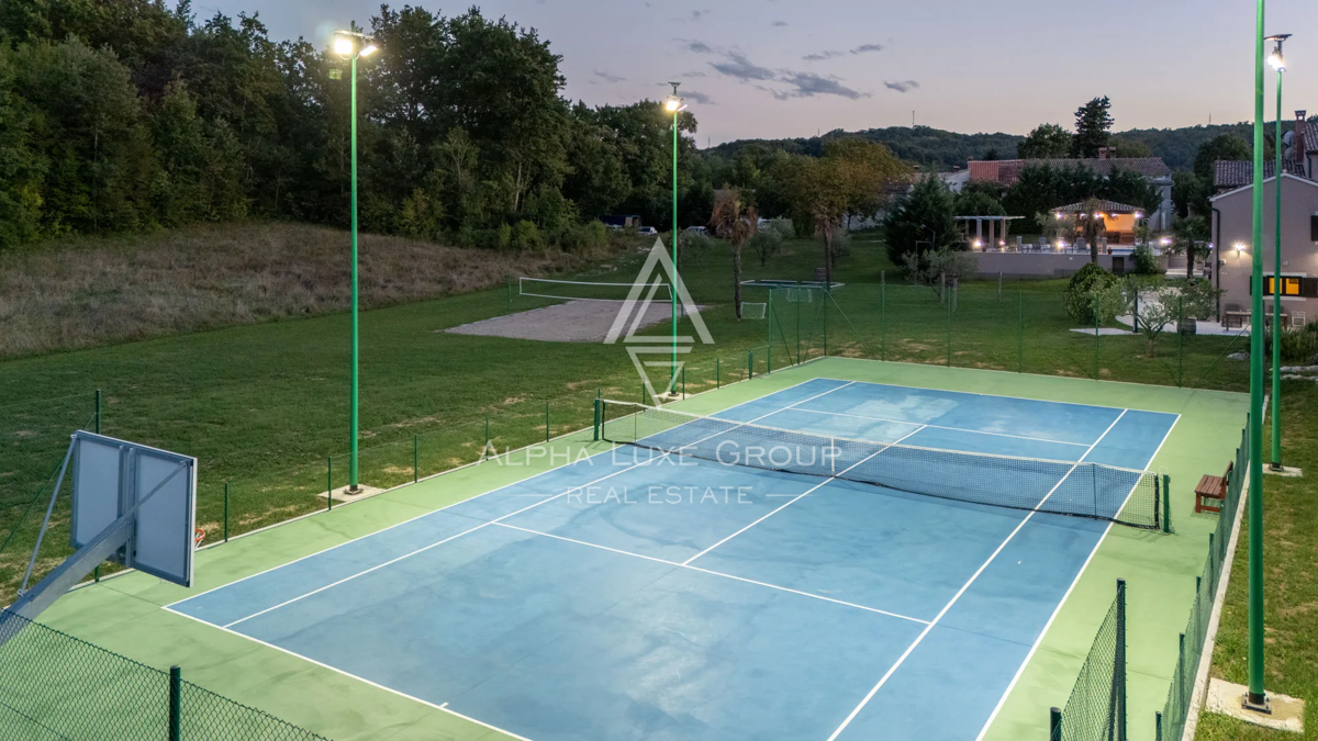 Istra, Pićan: Posest s 3 vilami na veliki parceli