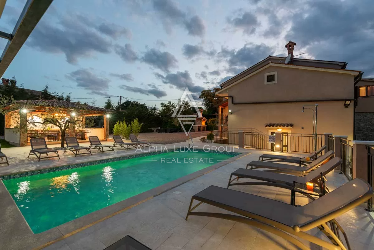 Istra, Pićan: Posest s 3 vilami na veliki parceli