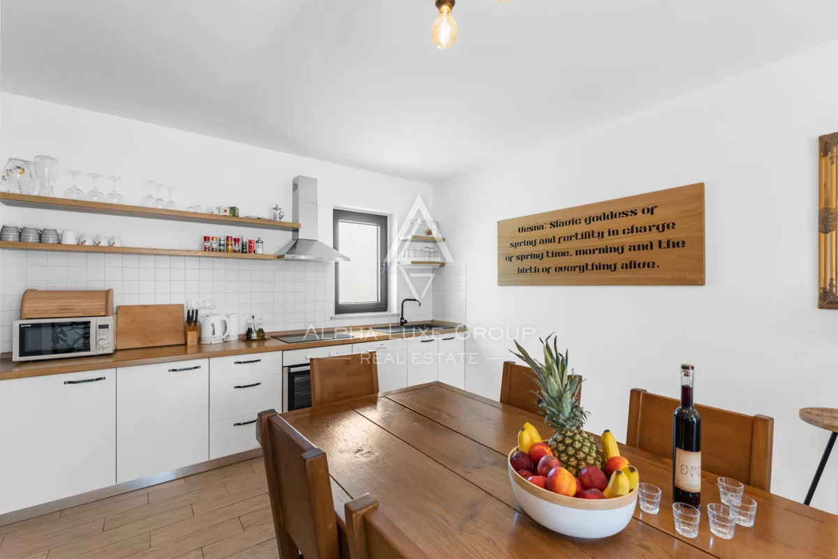 Istra, Pićan: Posest s 3 vilami na veliki parceli