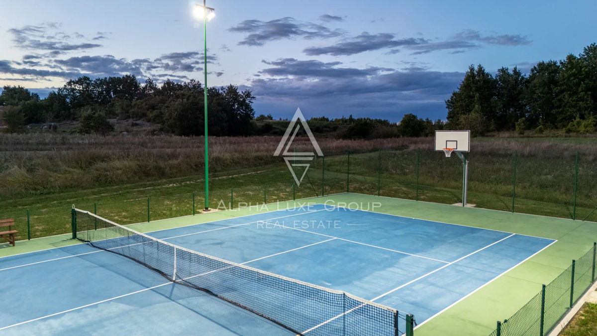 Istra, Pićan: Posest s 3 vilami na veliki parceli