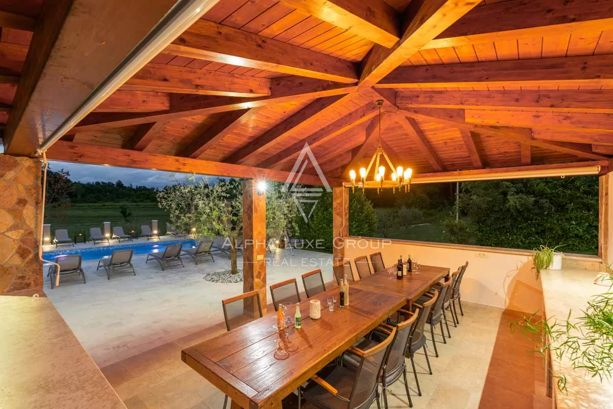 Istra, Pićan: Posest s 3 vilami na veliki parceli