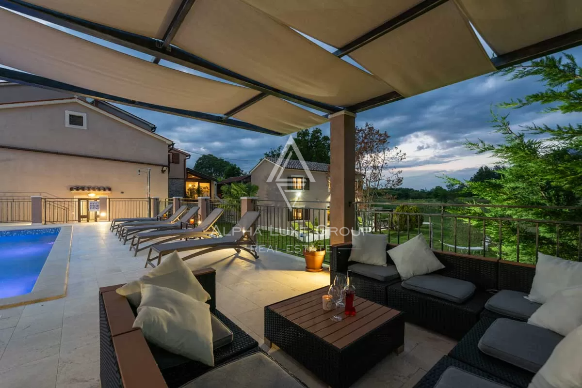 Istra, Pićan: Posest s 3 vilami na veliki parceli