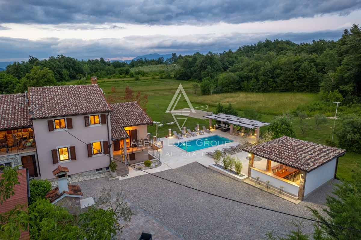 Istra, Pićan: Posest s 3 vilami na veliki parceli