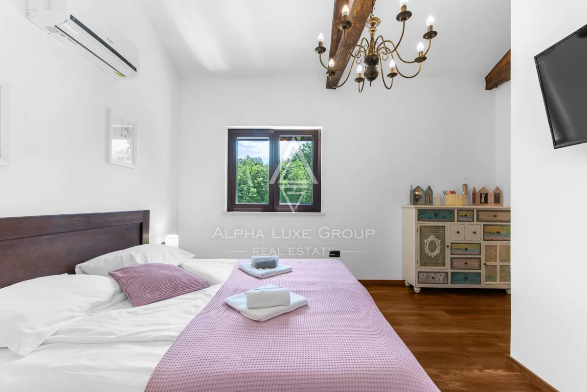 Istra, Pićan: Posest s 3 vilami na veliki parceli