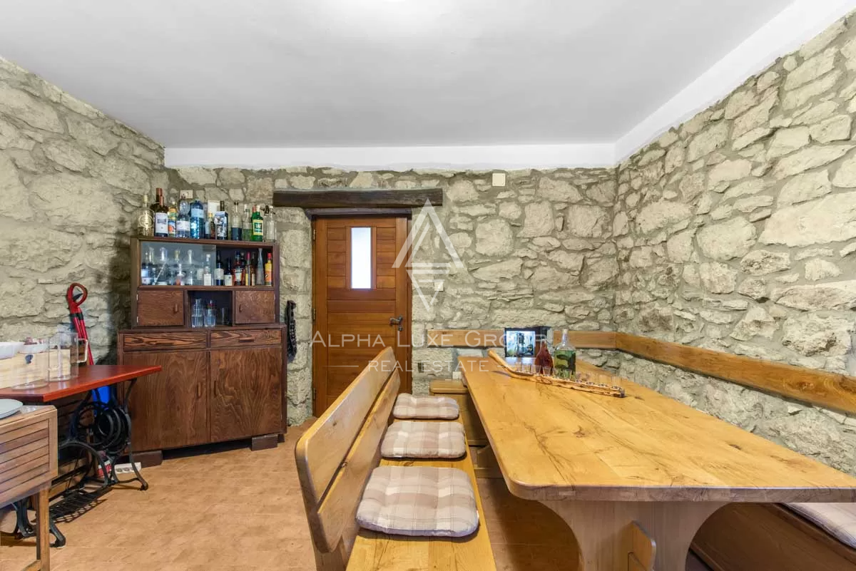 Istra, Pićan: Posest s 3 vilami na veliki parceli