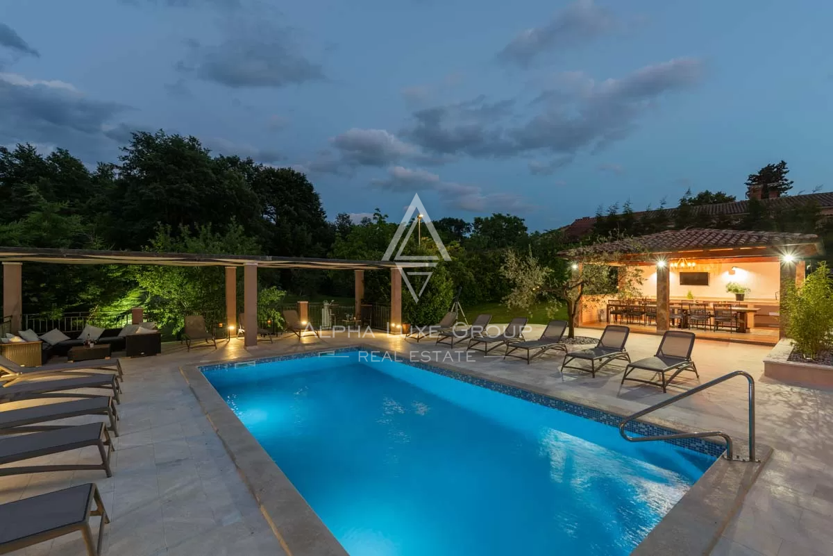 Istra, Pićan: Posest s 3 vilami na veliki parceli