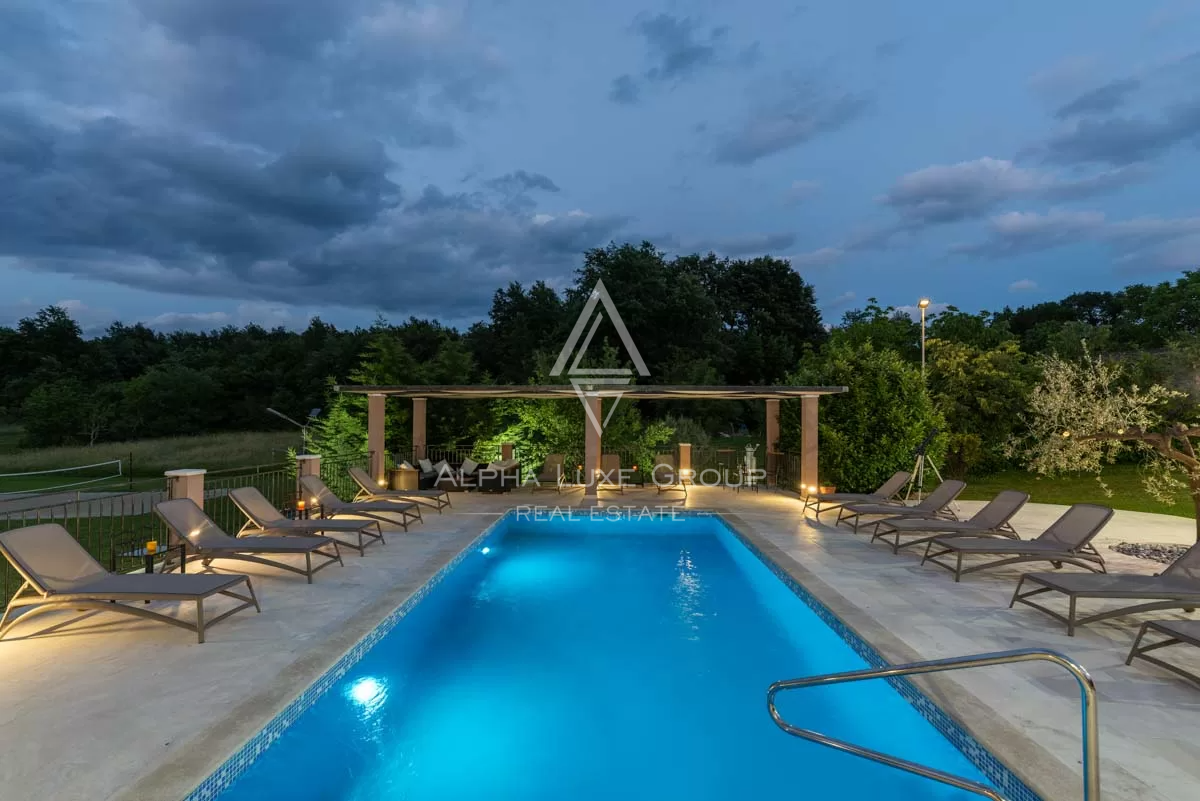 Istra, Pićan: Posest s 3 vilami na veliki parceli