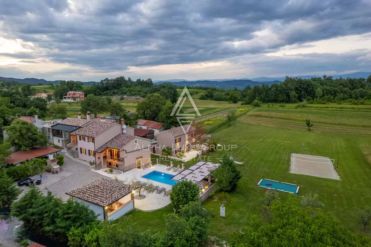 Istra, Pićan: Posest s 3 vilami na veliki parceli