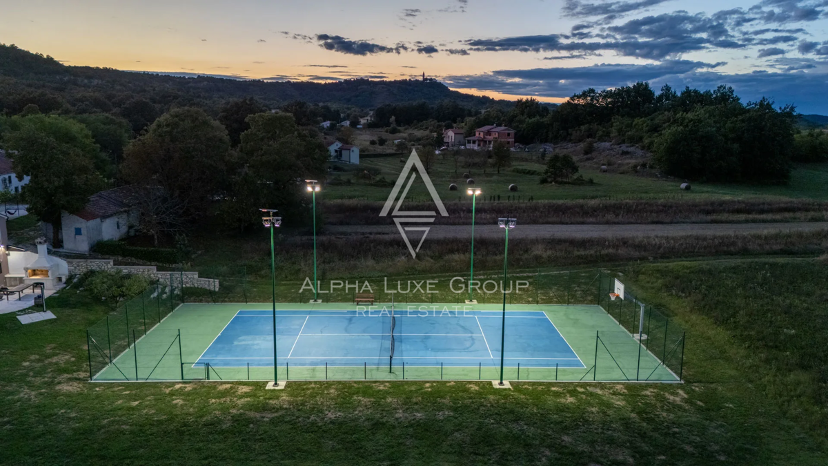 Istra, Pićan: Posest s 3 vilami na veliki parceli