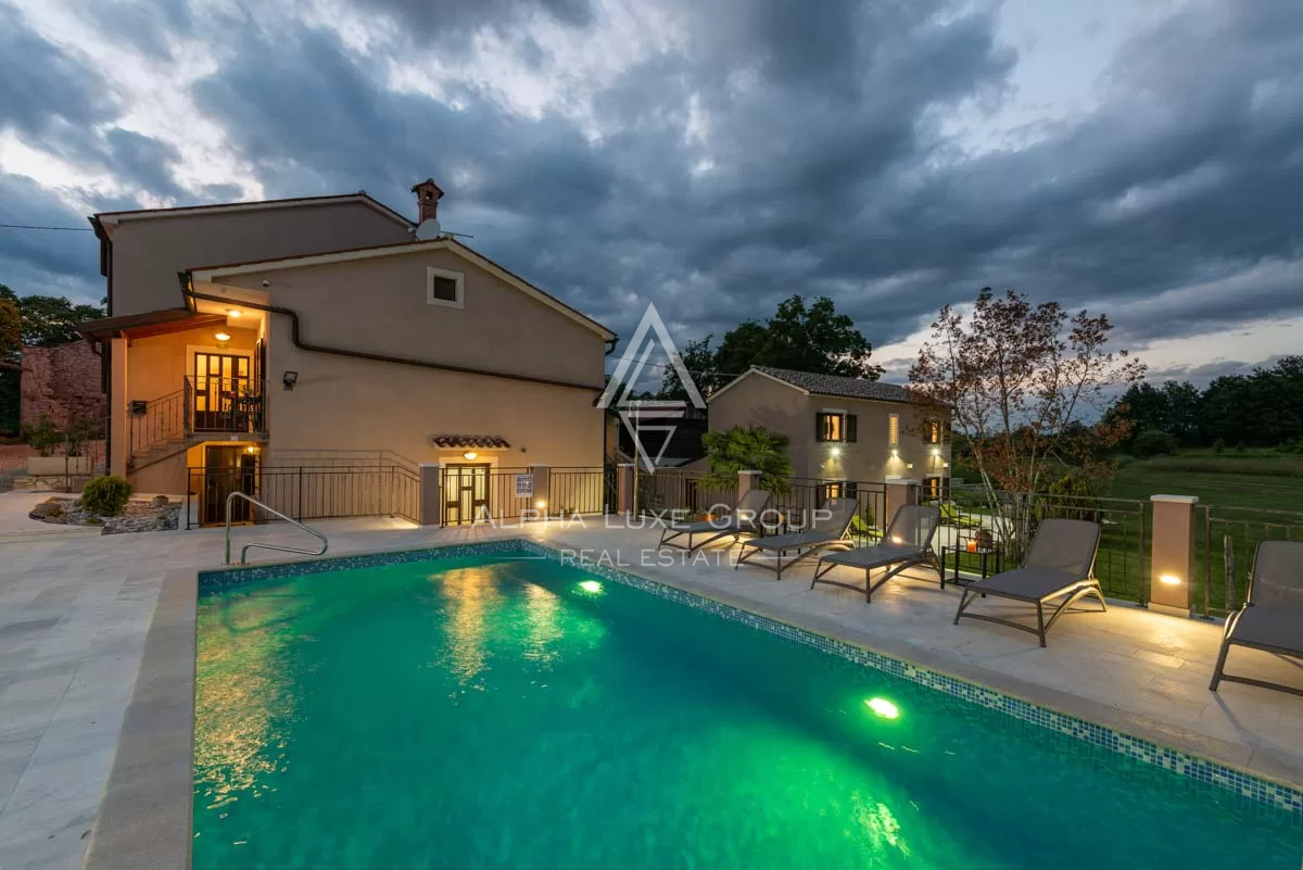 Istra, Pićan: Posest s 3 vilami na veliki parceli