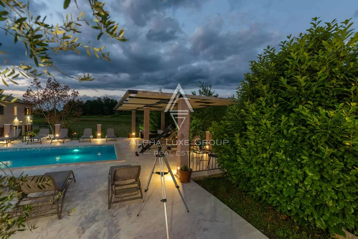 Istra, Pićan: Posest s 3 vilami na veliki parceli