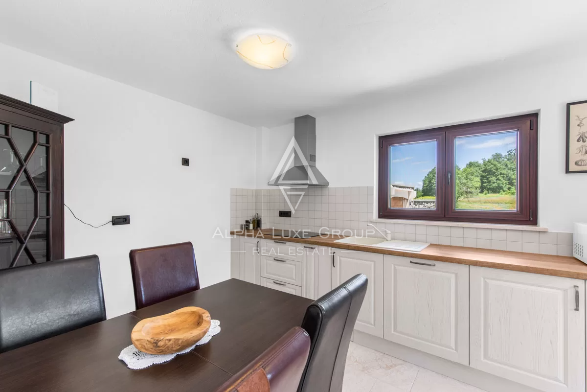 Istra, Pićan: Posest s 3 vilami na veliki parceli