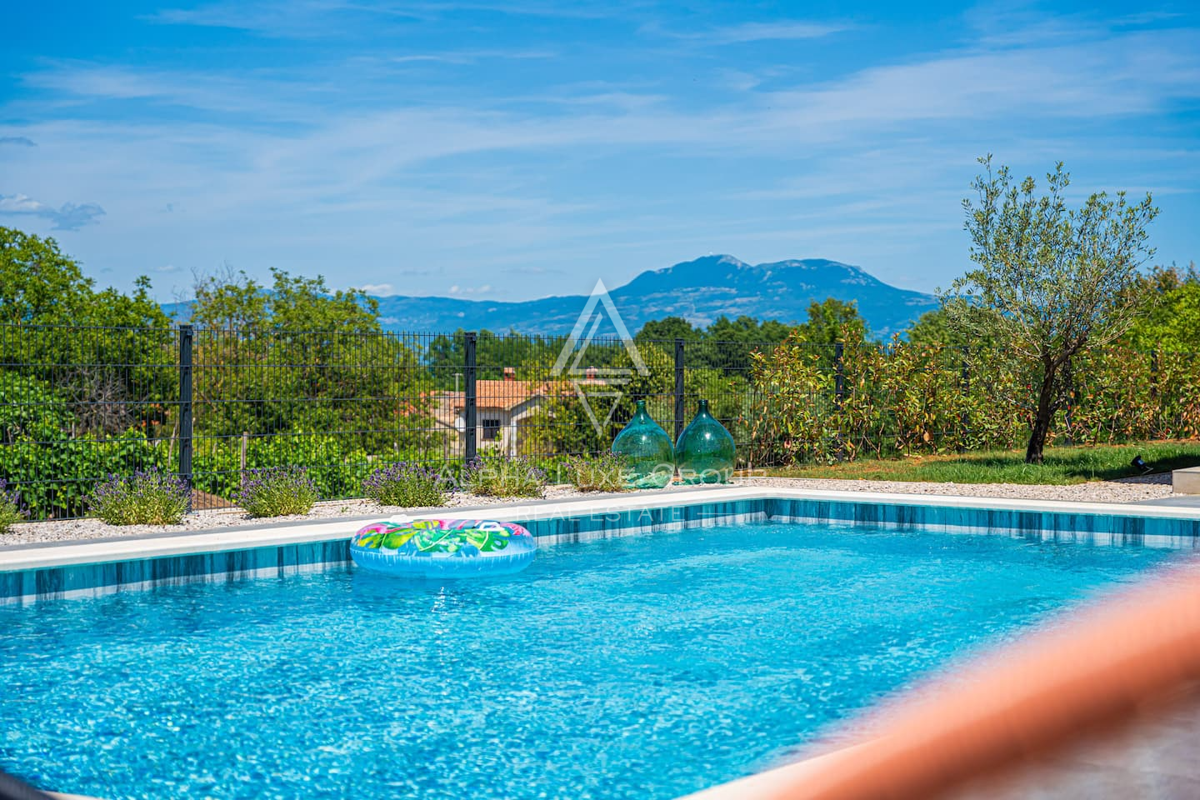 Istra, Labin: Čarobna hiša z bazenom v vasi