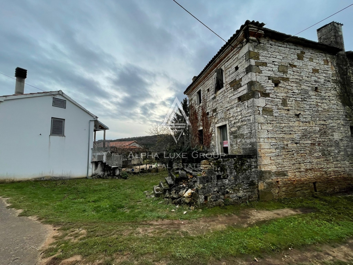 Istra, Oprtalj – Kamnite hiše z obsežnim zemljiščem