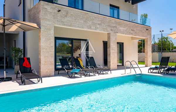 Istra, Labin: Moderna hiša z bazenom in tenisom