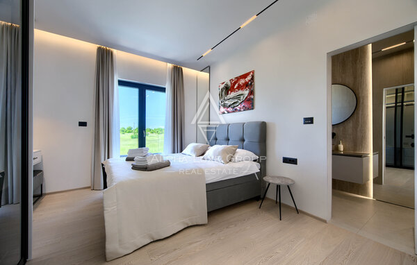 Istra, Labin: Moderna hiša z bazenom in tenisom