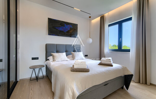 Istra, Labin: Moderna hiša z bazenom in tenisom