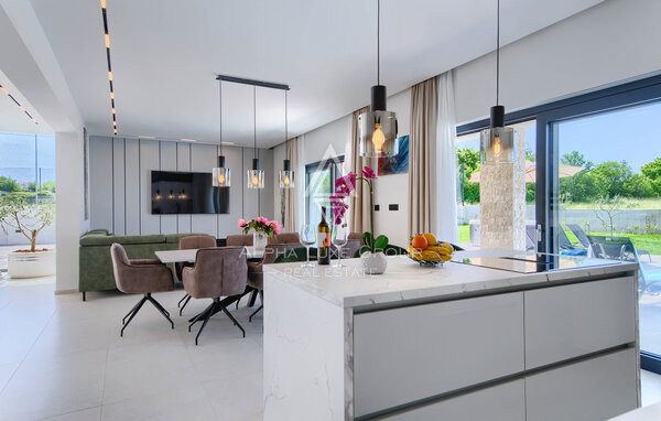 Istra, Labin: Moderna hiša z bazenom in tenisom