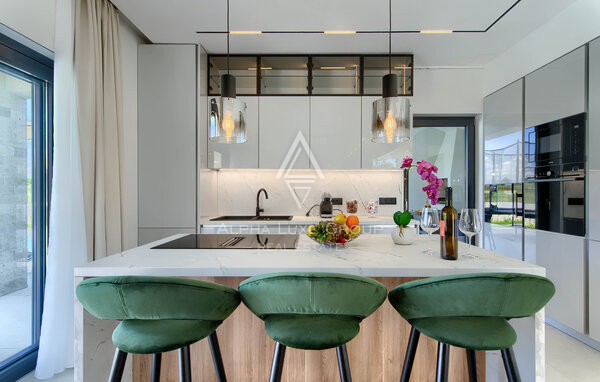 Istra, Labin: Moderna hiša z bazenom in tenisom