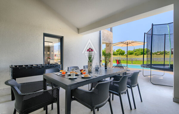 Istra, Labin: Moderna hiša z bazenom in tenisom