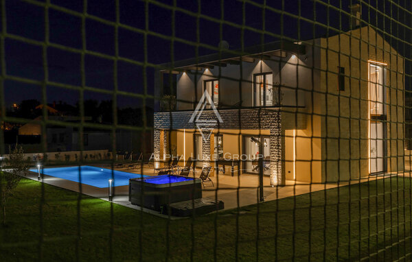 Istra, Labin: Moderna hiša z bazenom in tenisom