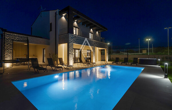 Istra, Labin: Moderna hiša z bazenom in tenisom