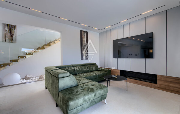 Istra, Labin: Moderna hiša z bazenom in tenisom