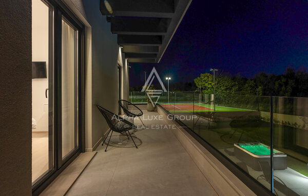 Istra, Labin: Moderna hiša z bazenom in tenisom