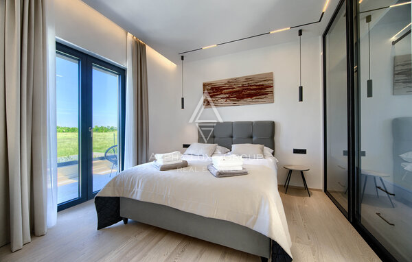 Istra, Labin: Moderna hiša z bazenom in tenisom