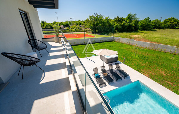 Istra, Labin: Moderna hiša z bazenom in tenisom